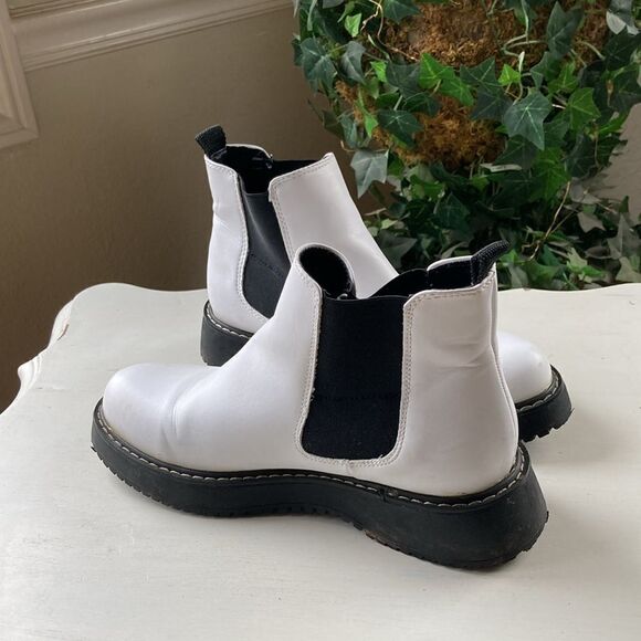 Madden Girl Cindy Chelsea Chunky White Combat Boots Size 8M - Picture 1 of 9